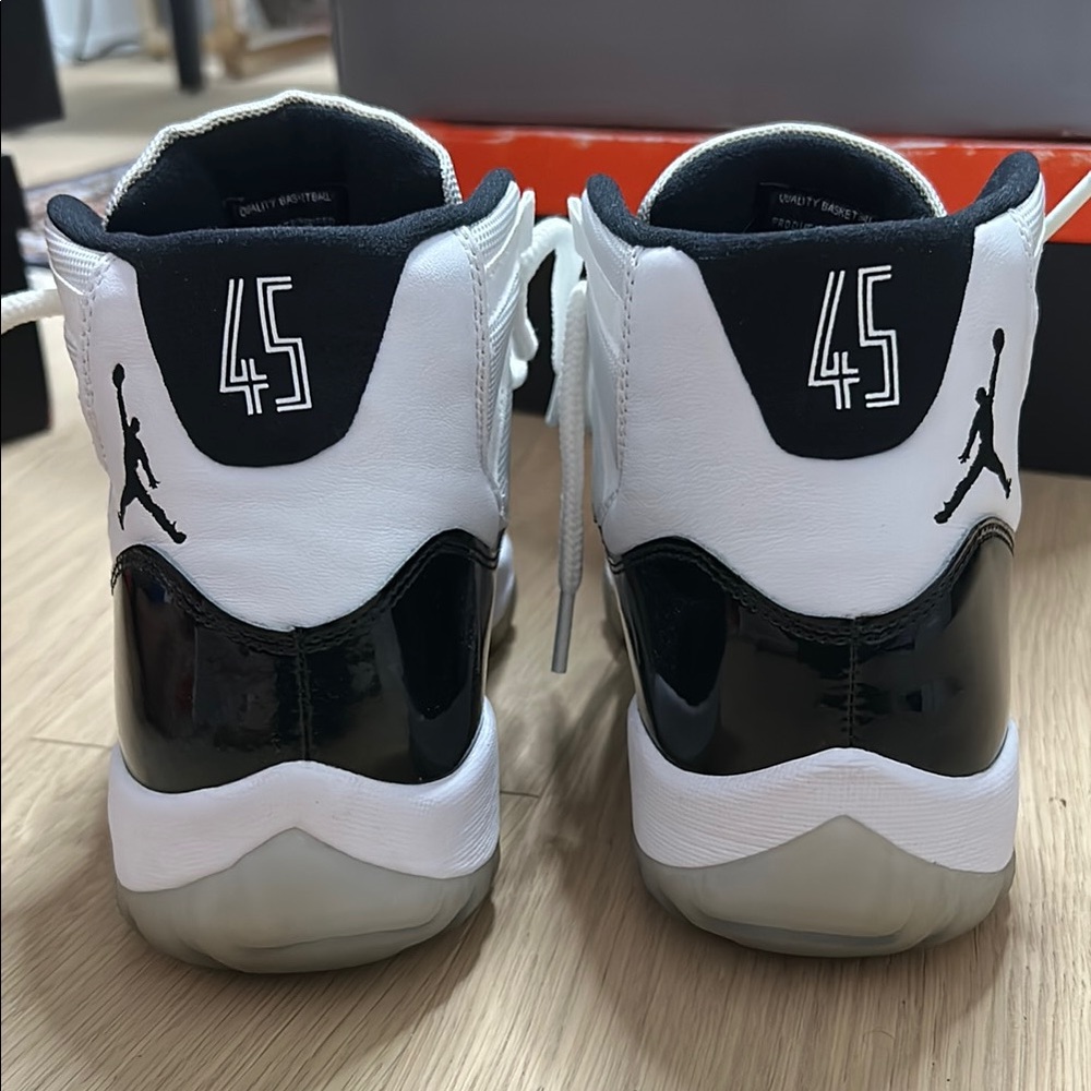 Air Jordan 11 Retro (2018) Black and White Sneakers with box - Picture 4 of 7